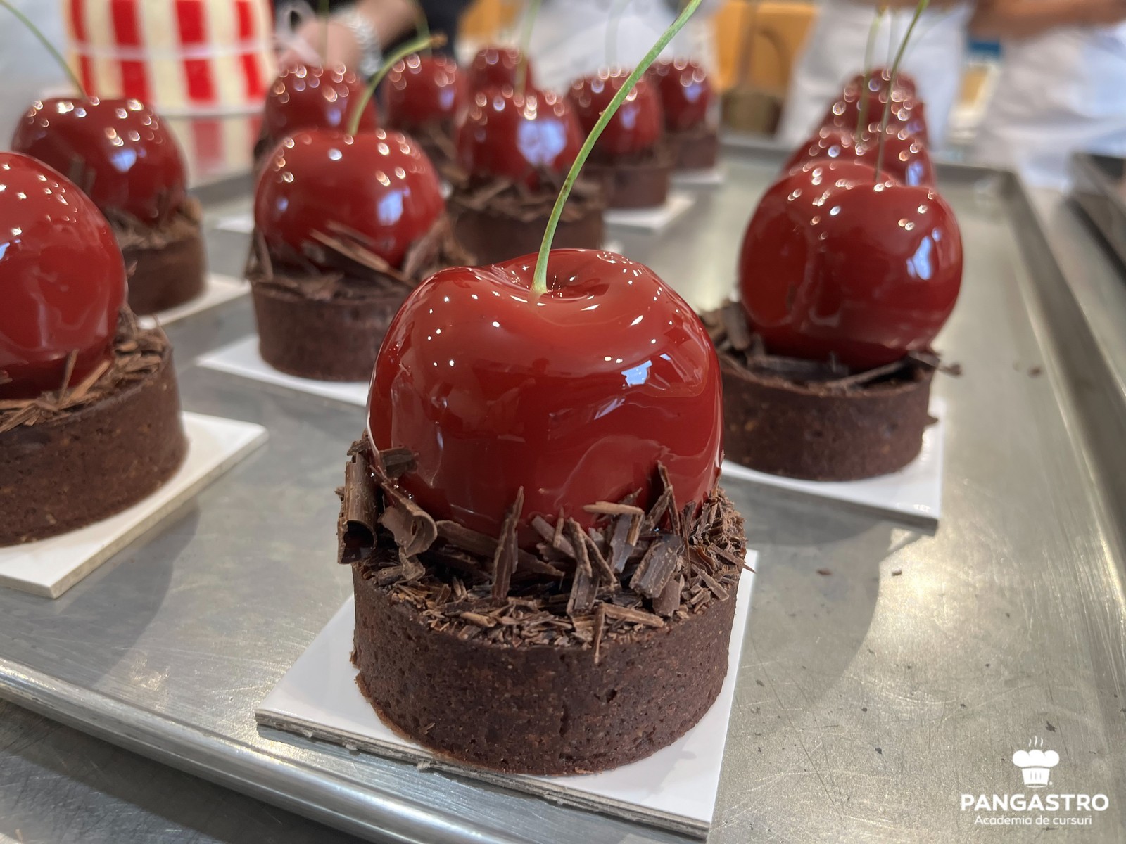 Craiova / Artă în cofetărie: Torturi clasice, entremet și monoporții