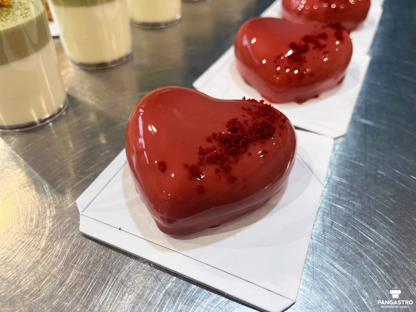 Craiova / Artă în cofetărie: Torturi clasice, entremet și monoporții